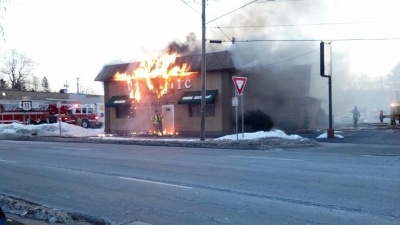 Mattydale battles early morning fire at Pacific Restaurant